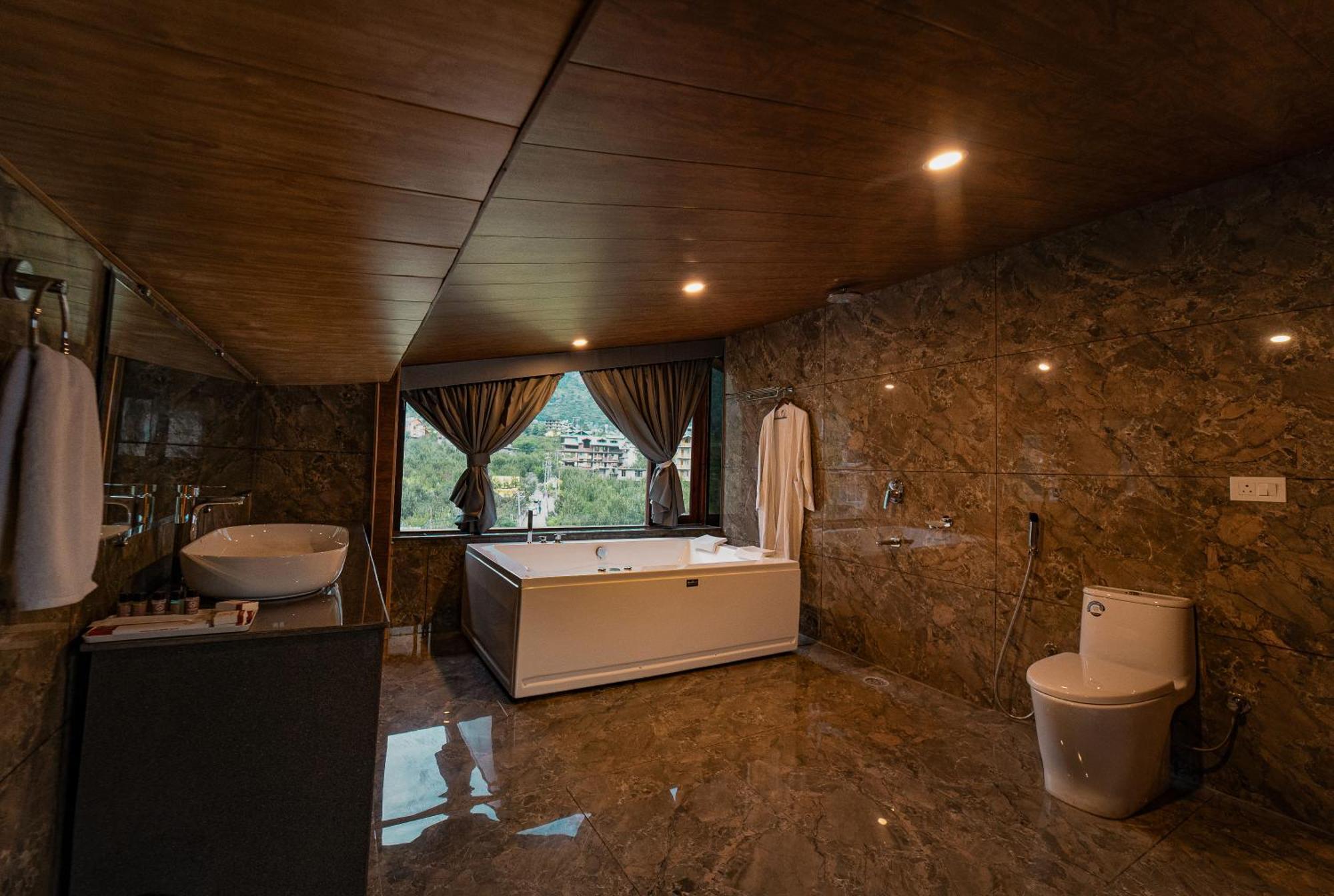 Hotel Nazaara - A Luxe Retreat Manāli Zewnętrze zdjęcie