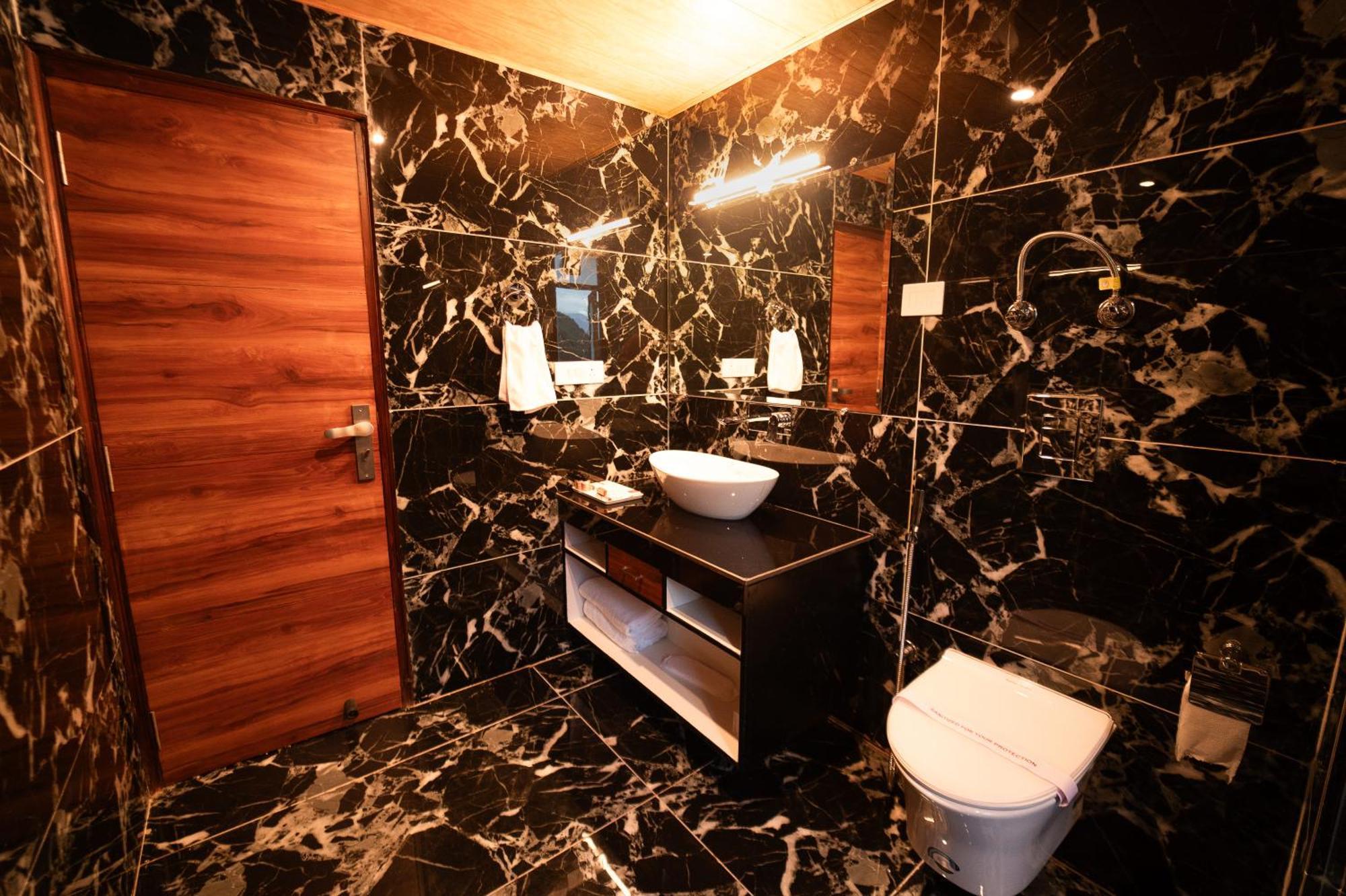 Hotel Nazaara - A Luxe Retreat Manāli Zewnętrze zdjęcie