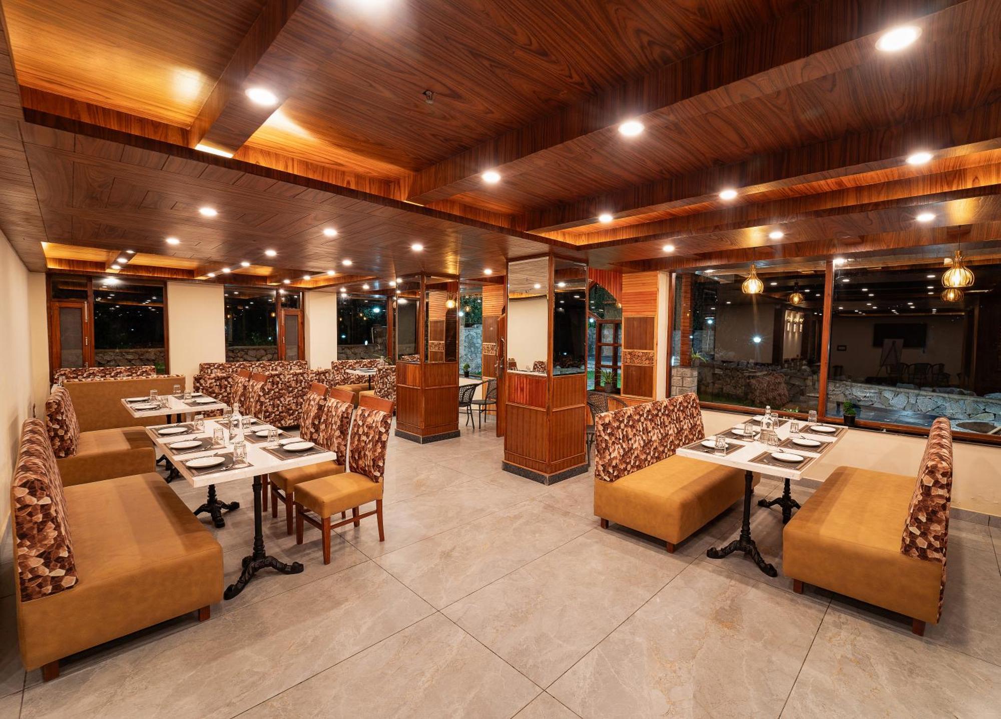 Hotel Nazaara - A Luxe Retreat Manāli Zewnętrze zdjęcie