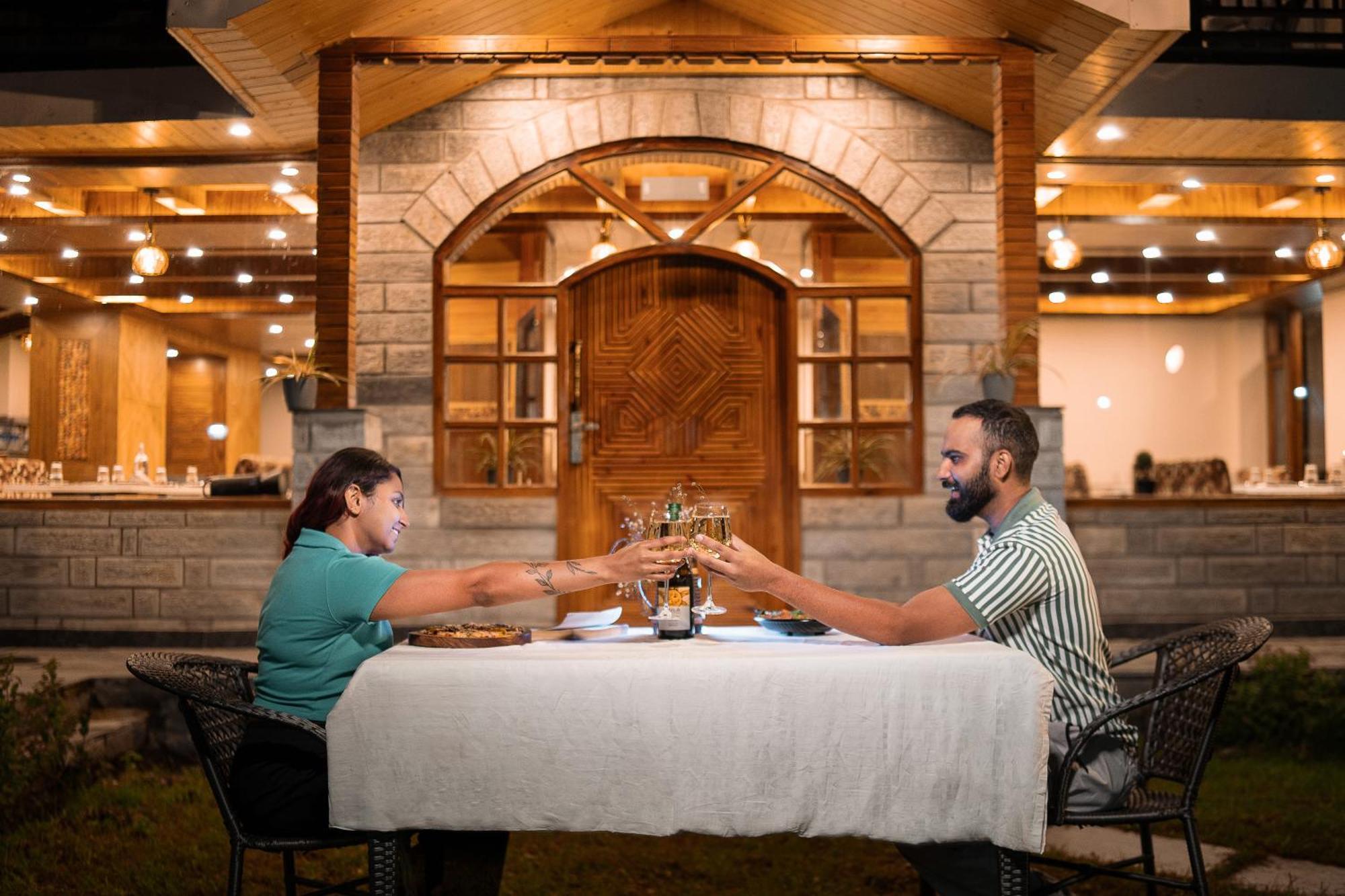 Hotel Nazaara - A Luxe Retreat Manāli Zewnętrze zdjęcie