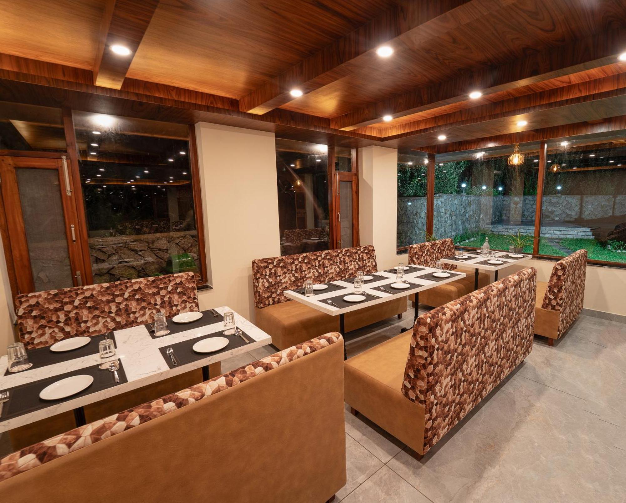 Hotel Nazaara - A Luxe Retreat Manāli Zewnętrze zdjęcie